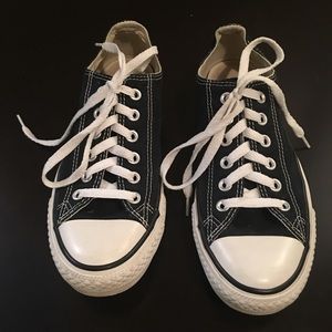 Size 8 converse sneakers